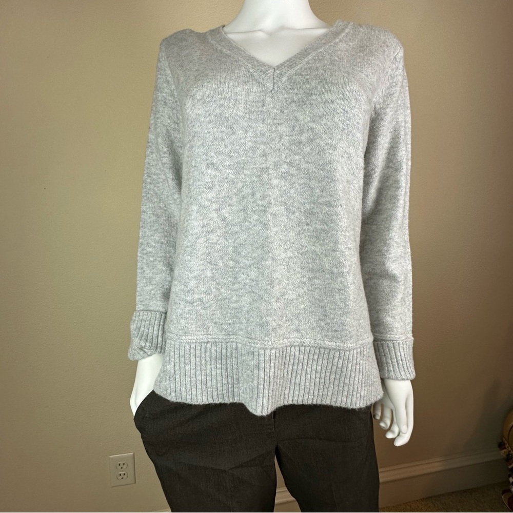 Cynthia Rowley Light Gray V-Neck Sweater